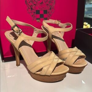 Vince Camuto Cream and Brown Platform Heels size 4.5